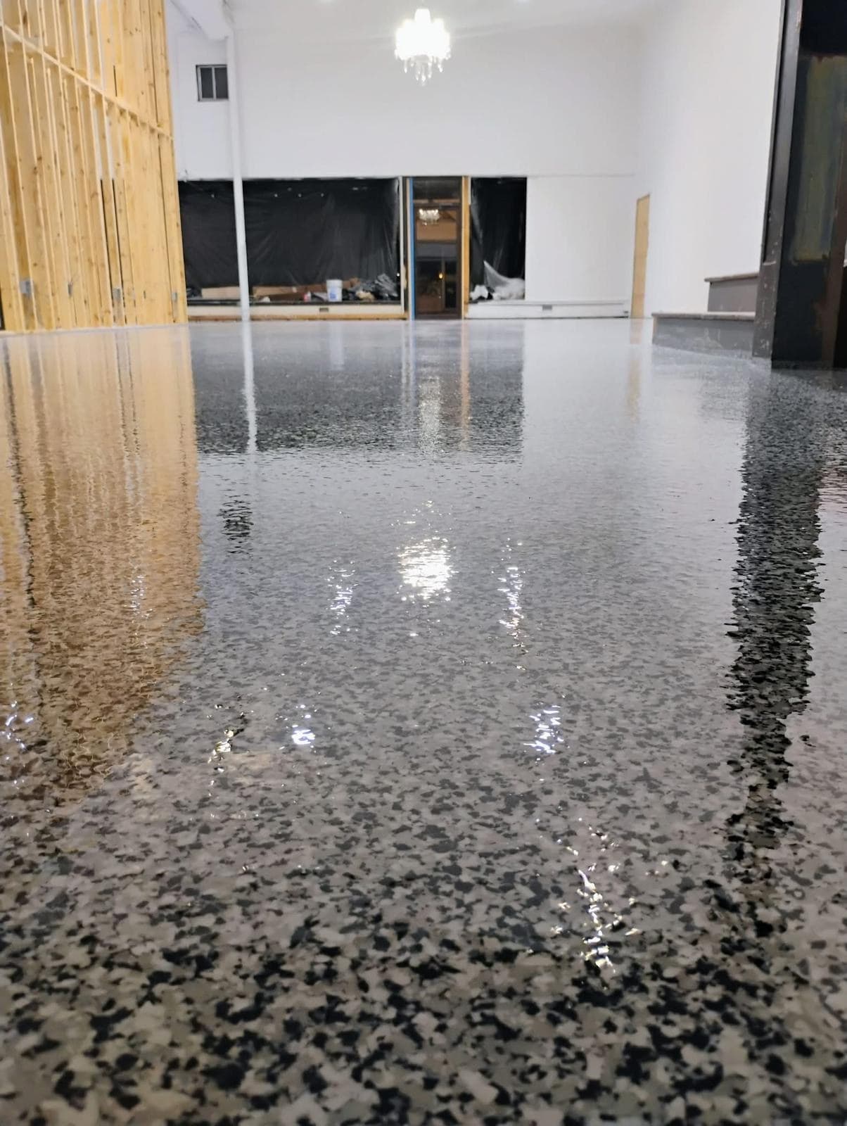 High-gloss flake floor reflecting the light of the room above it.